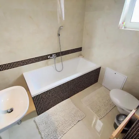 Villa Comfort For 6 & Loggia & Free Parking