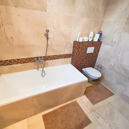 Villa Comfort For 6 & Loggia & Free Parking