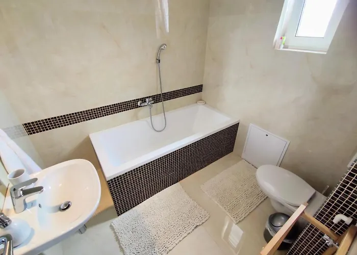 Villa Comfort For 6 & Loggia & Free Parking