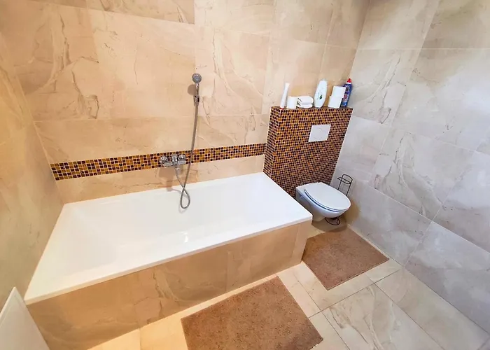 Villa Comfort For 6 & Loggia & Free Parking