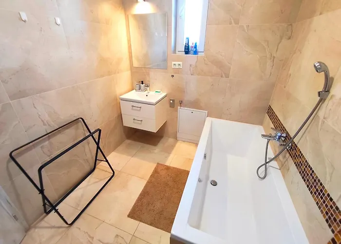 Comfort For 6 & Loggia & Free Parking Villa *